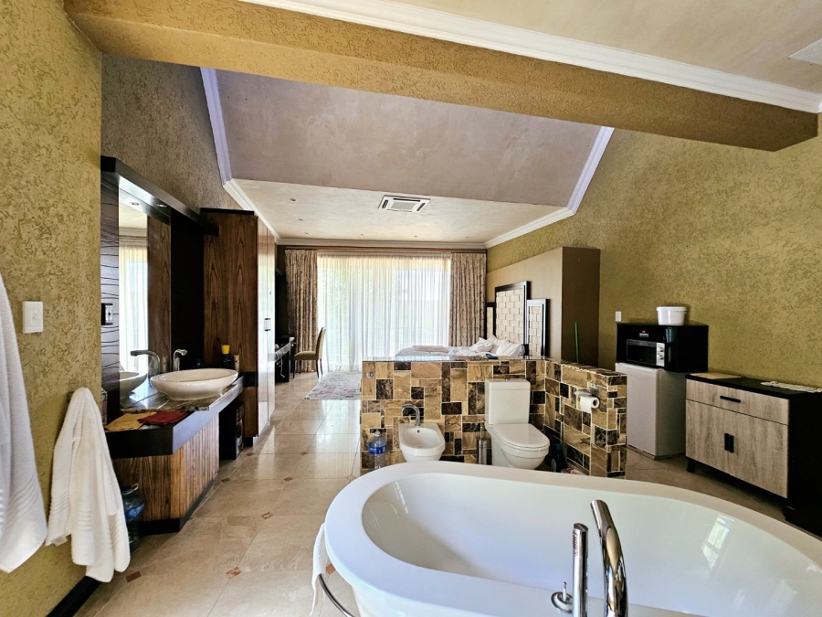 8 Bedroom Property for Sale in Waverley Free State